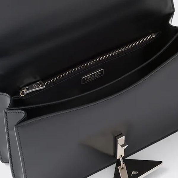 人気プラダ コピー エンブレムブラッシュドレザー バッグ 1BD321_ZO6_F02SB_V_OTO